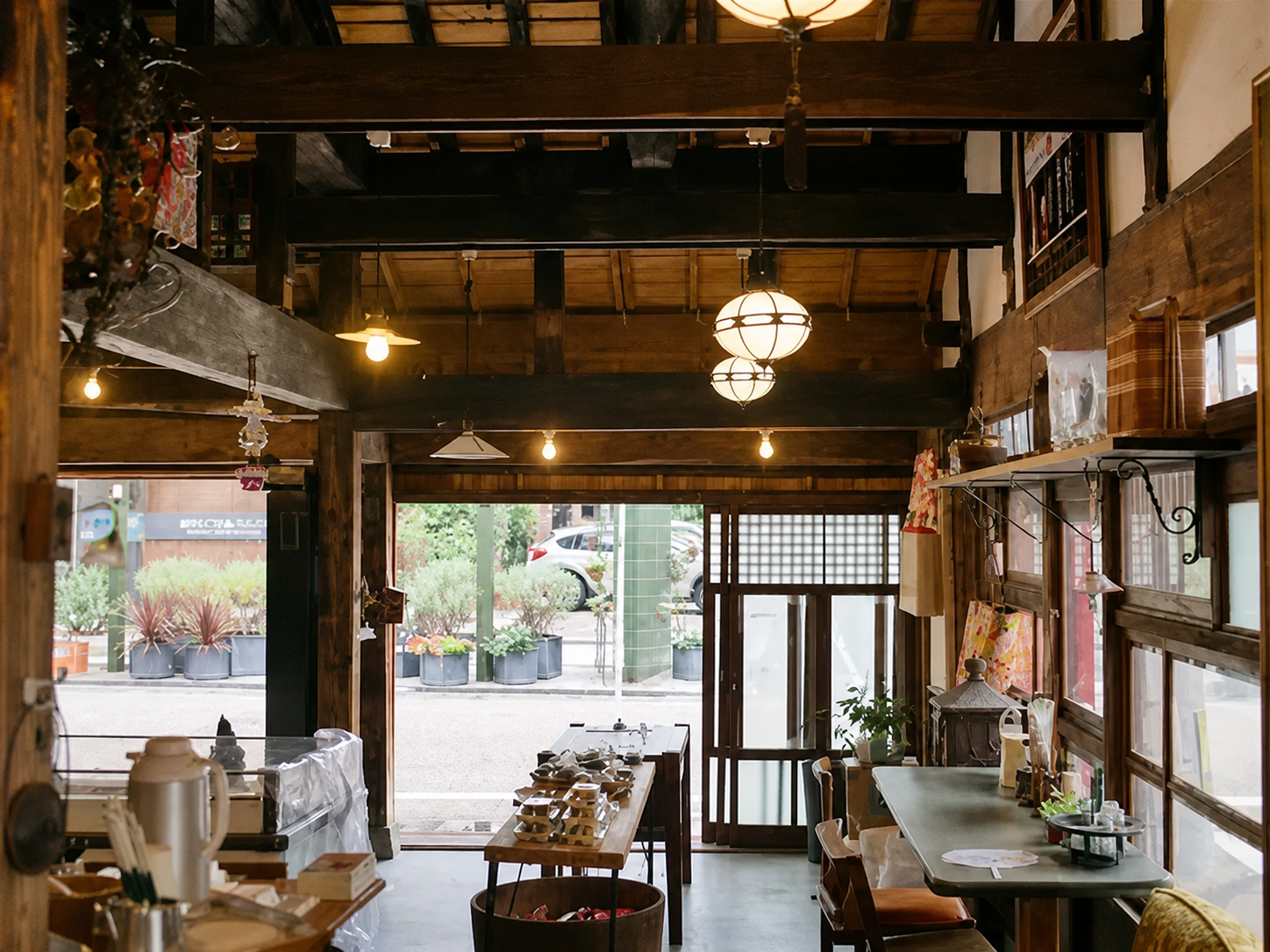 古民家を改装した、やまほうしのあたたかな店内
